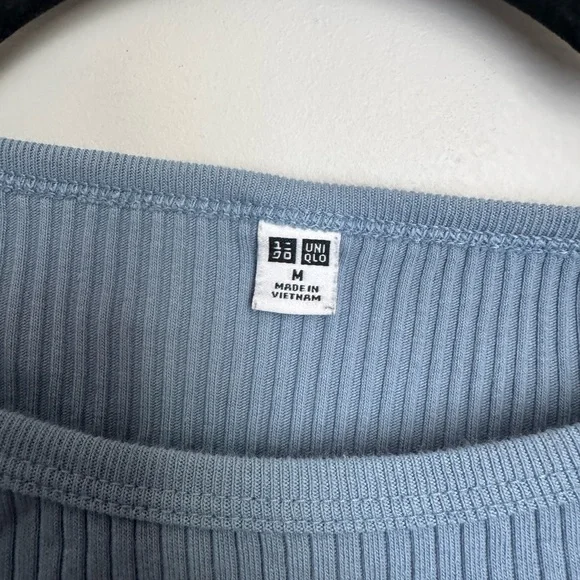 Uniqlo Blue Fitted Crop T-Shirt Short Sleeve - Picture 3 of 4